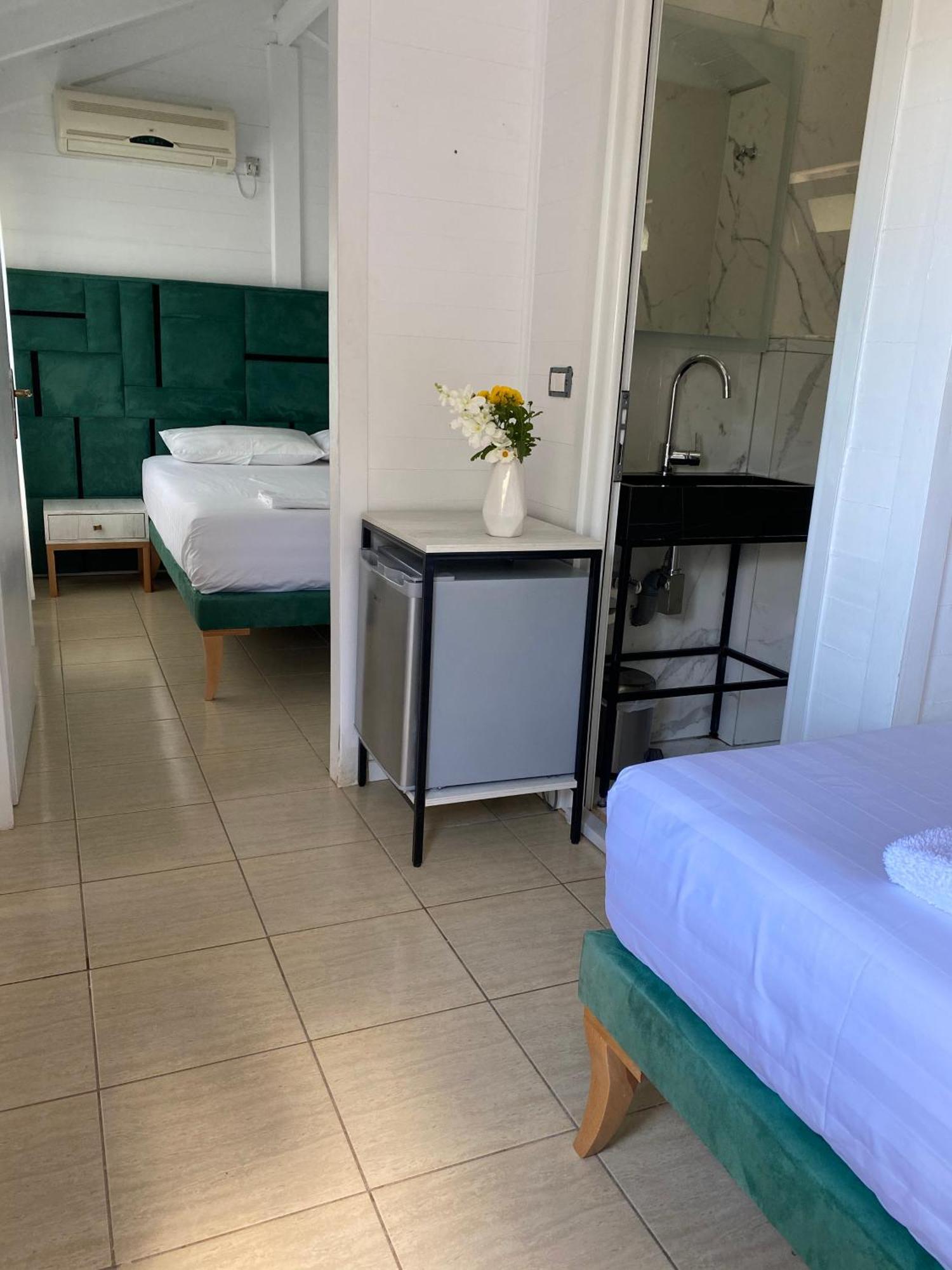 Alevra Hotel Dhërmi Kültér fotó