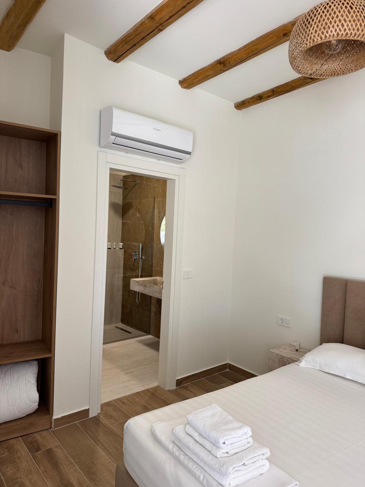 Alevra Hotel Dhërmi Kültér fotó
