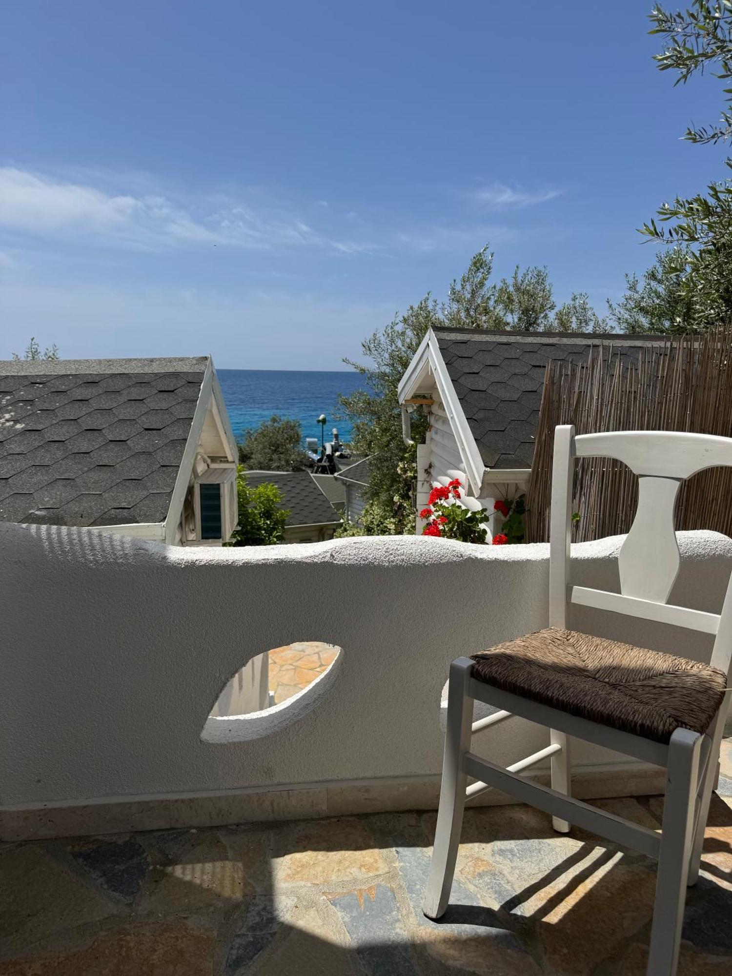 Alevra Hotel Dhërmi Kültér fotó